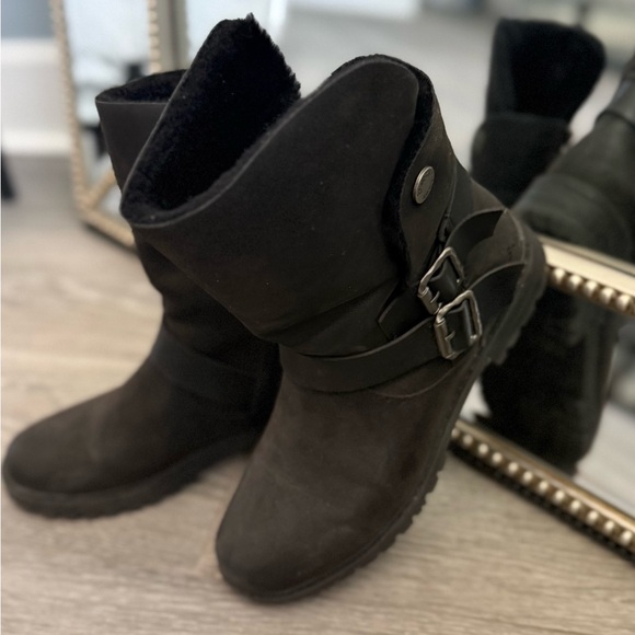 Blowfish Malibu Shoes - Stylish Black Winter Boots with Buckle Accents
